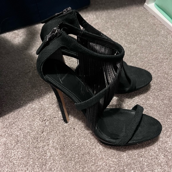 🤩 Brian Atwood Cassiane Black Fringe Heels size 7.5 🤩 - Picture 6 of 15